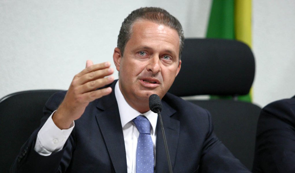 Eduardo Campos vai a Brasília buscar recursos