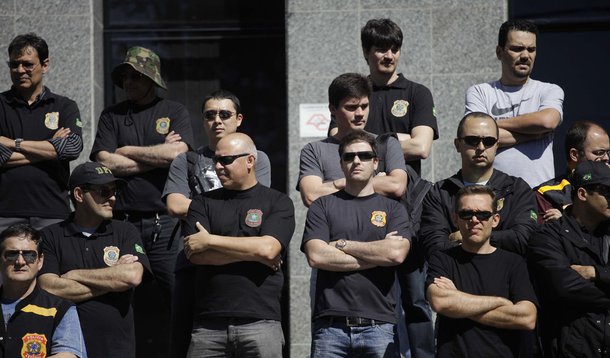 Policiais federais fazem nova manifestação