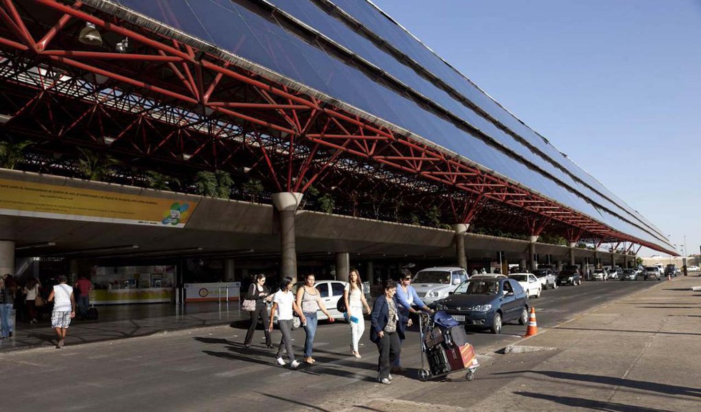 Justiça mantém leilão para concessão de aeroportos