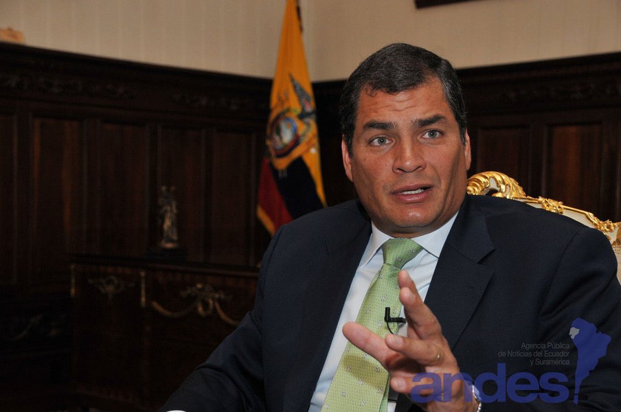 Correa enfrenta dois ex-presidentes no Equador