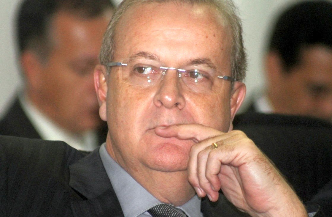 Prefeitura negocia com empresa de saneamento Brasil Águas