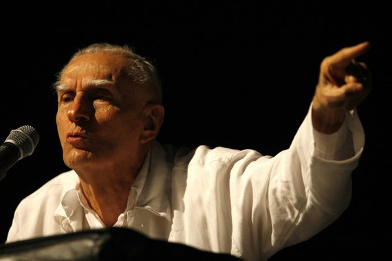 Suassuna conta histórias sobre um Brasil esquecido