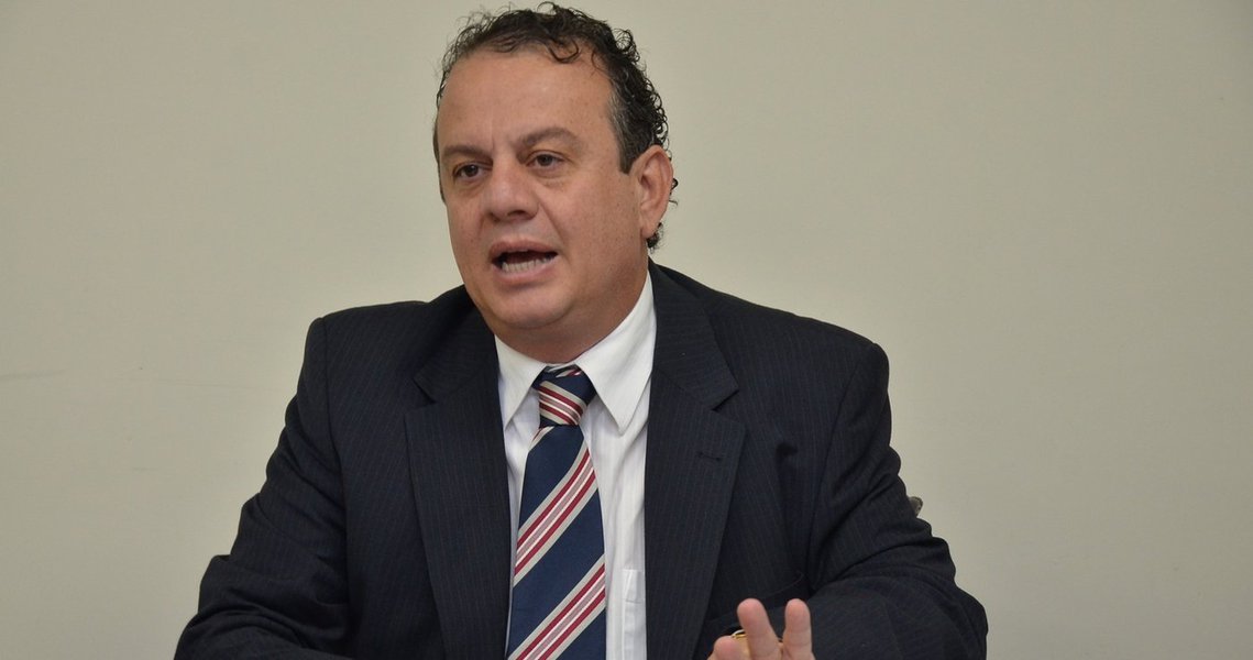 Governo quer acabar com lixões de Goiás até 2014