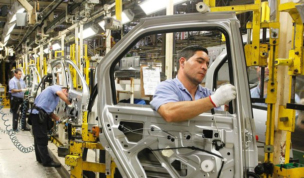 Produção industrial fecha 2012 com queda de 2,7%