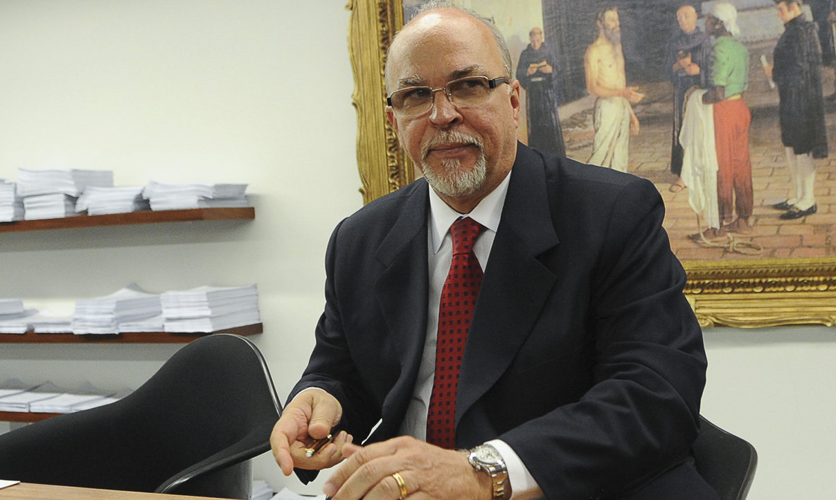 Negromonte: Peixoto foi vítima de "briga interna"
