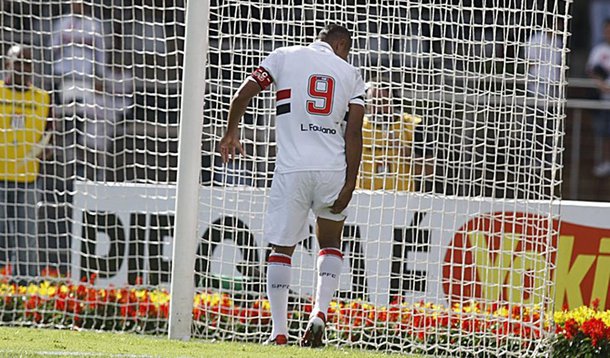 Com estiramento, Luís Fabiano para de duas a três semanas