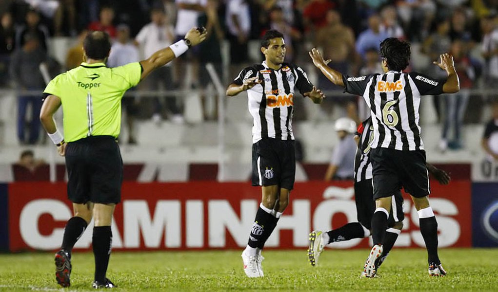 Alan Kardec marca de novo e Santos empata