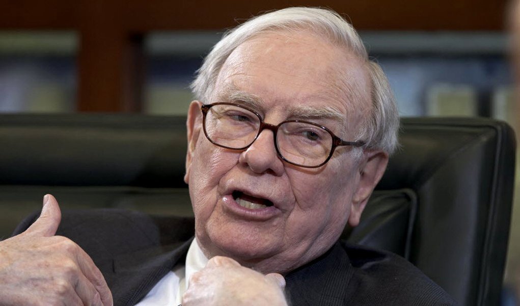 Buffett compra jornais em papel