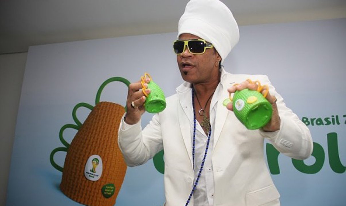 Brown aposta em sucesso da caxirola na Copa 2014