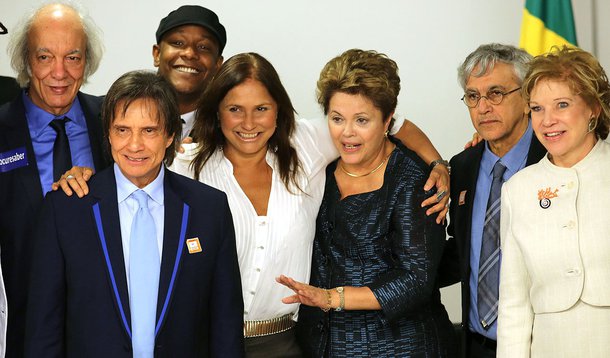 Pressão de artistas faz Aloysio mudar de posição: novo Ecad aprovado