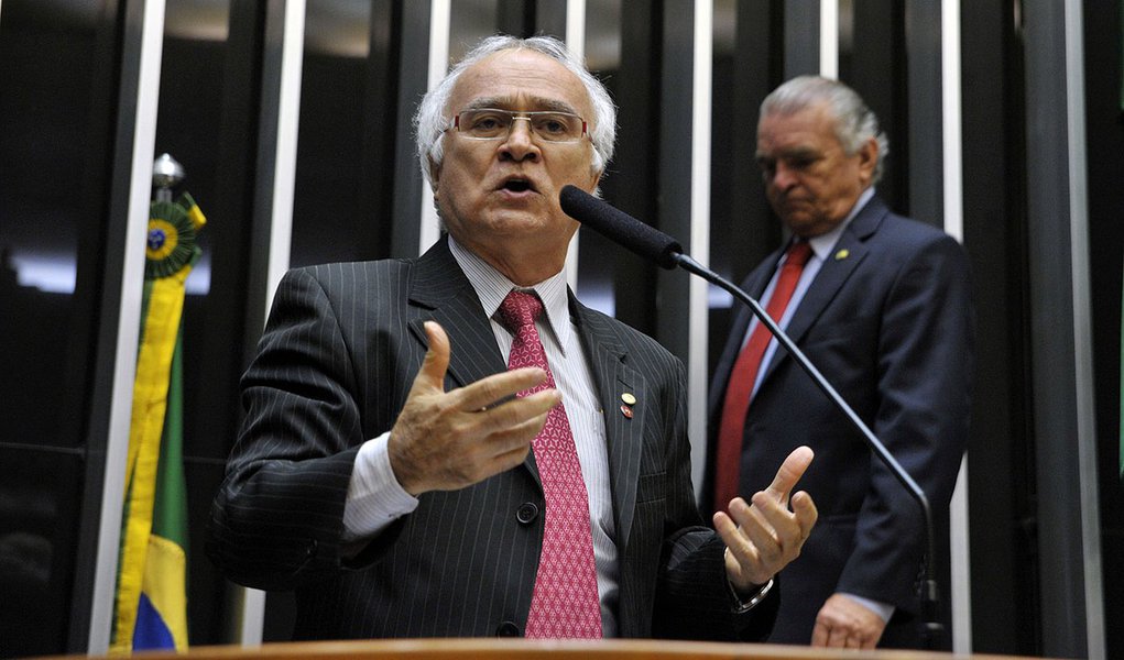 PT critica posição do PSB sobre crise política