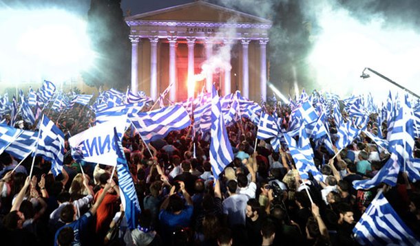 Crise explode na Europa com corrida bancária