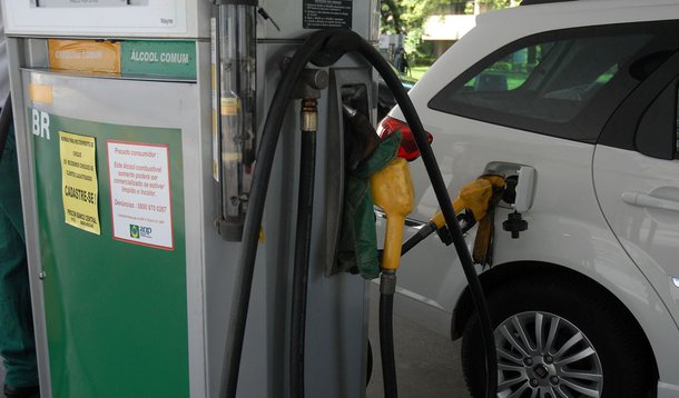 Petrobras anuncia aumento de 6,6% no preço da gasolina