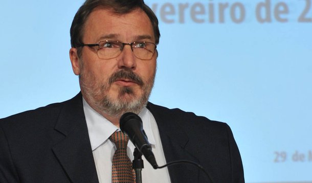 Governo poderá desonerar mais R$ 40 bi em 2013