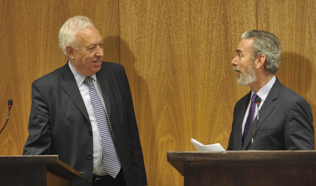 Espanha se rende ao Brasil