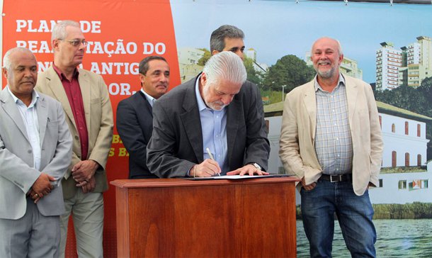 Wagner autoriza obras de restauração no Pelô