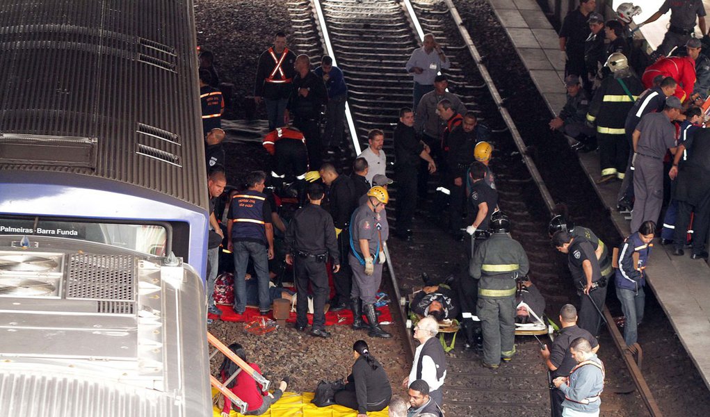 Colisão com quase 40 feridos ressalta caos no Metrô