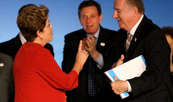 Após vaias, Dilma repreende Paulo Ziulkoski