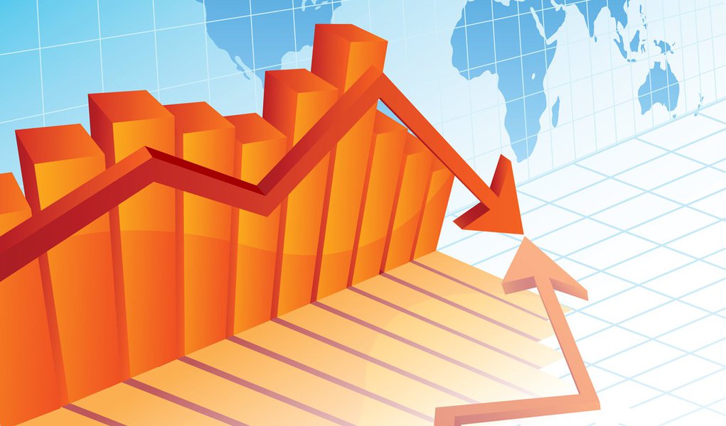 Dólar fecha cotado a R$ 2 e Bovespa cai mais 2,25%