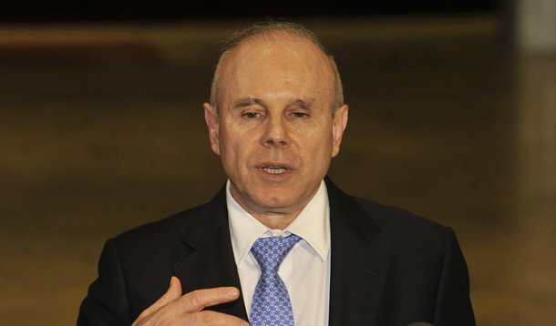 Mantega diz que controle fiscal permitirá juros menores