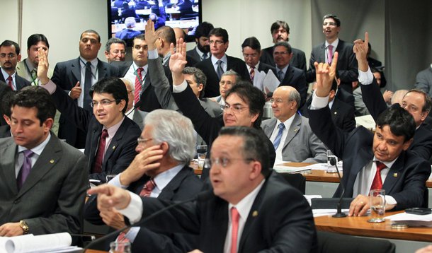 CPI terá acesso amanhã a dados bancários de Cachoeira