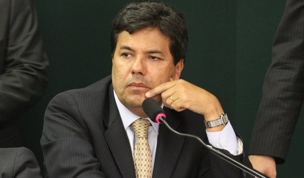 "Reforma política não avançou por culpa da base"