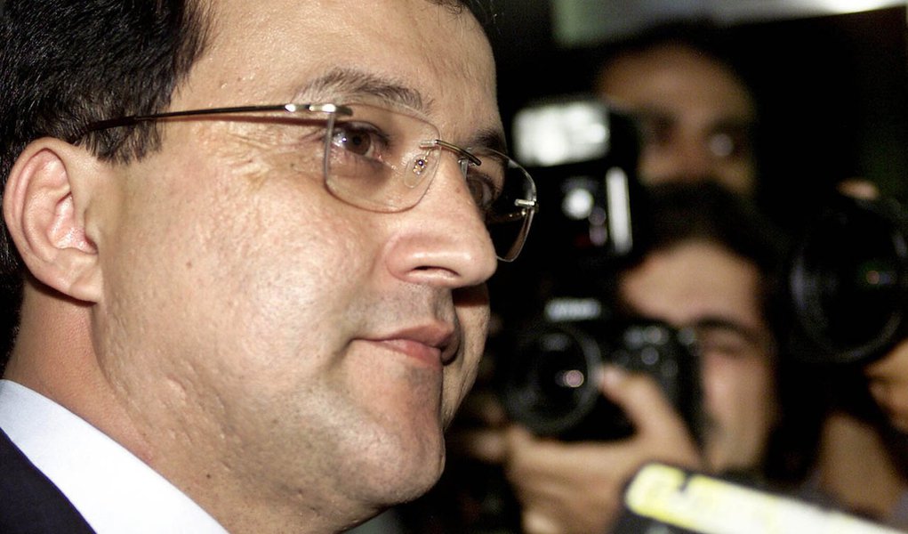 Julgamento do habeas corpus de Cachoeira é suspenso