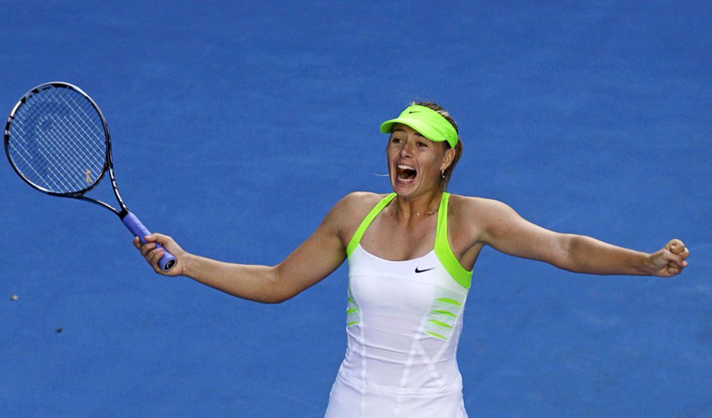 Sharapova e Azarenka vencem e farão final na Austrália