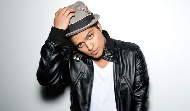 Bruno Mars embala fãs no Summer Soul Festival