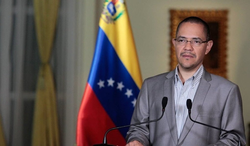 Estado de saúde de Chávez tem evoluído, diz ministro