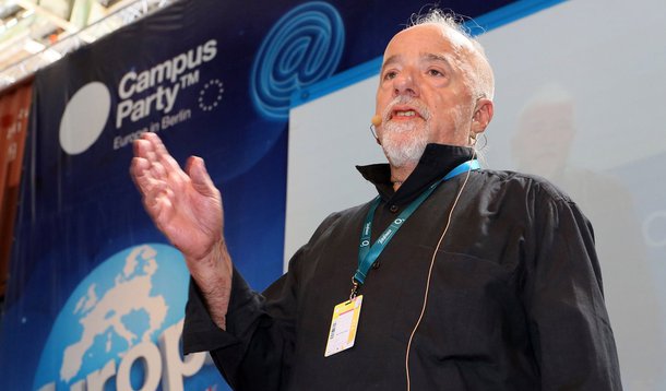 "Não devemos controlar conteúdos”, diz Paulo Coelho