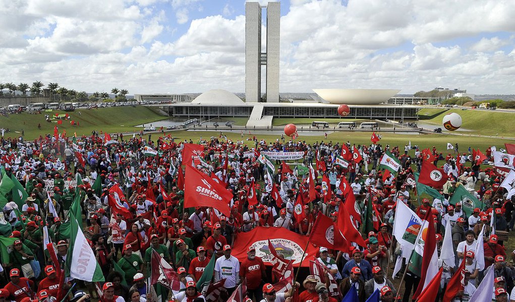 Manifestação do MST provoca confusão em Brasília