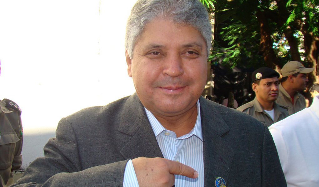 Ex-governador Alcides Rodrigues na mira do MP