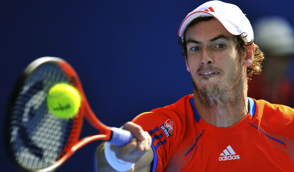Murray derrota japonês e vai à semifinal na Austrália