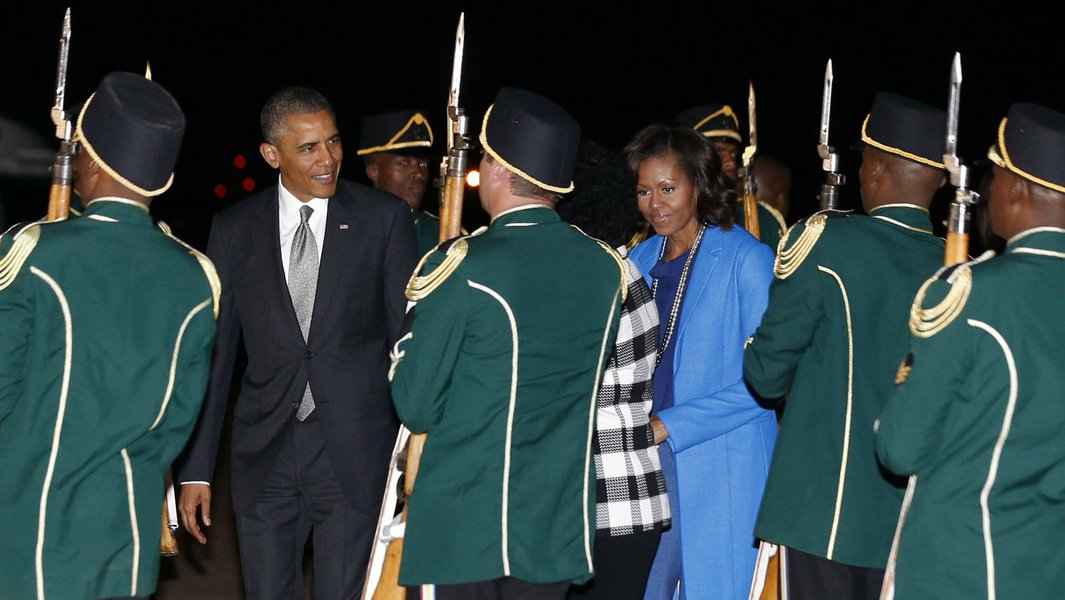 Família Obama se reúne com família Mandela