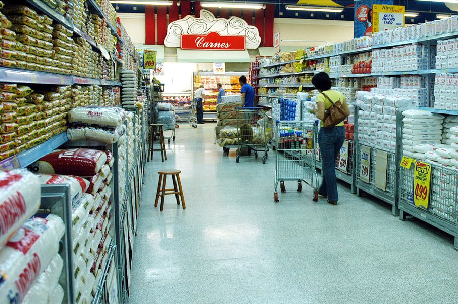 Alimentos mais baratos ajudam a segurar a inflação