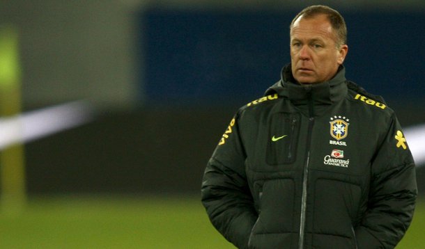 CBF garante Mano na seleção e pede voto de confiança