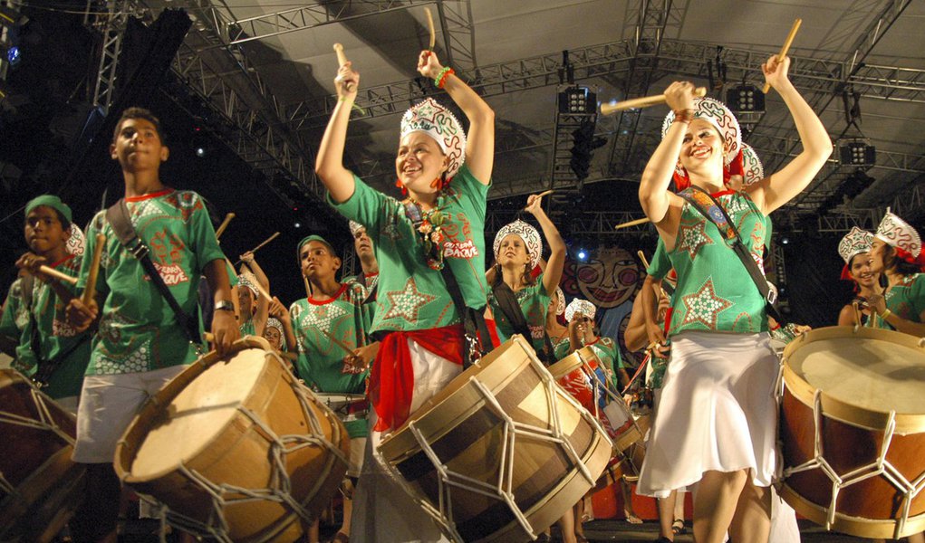  Naná Vasconcelos comanda os tambores do Maracatu Porto Rico 