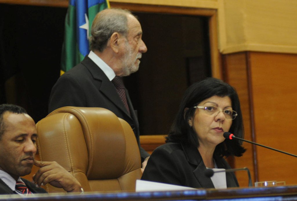 Oposição recua e destranca pauta; LDO é votada