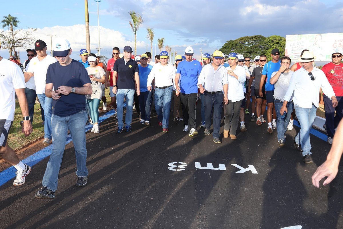 Caminhada inaugura nova Rodovia dos Romeiros