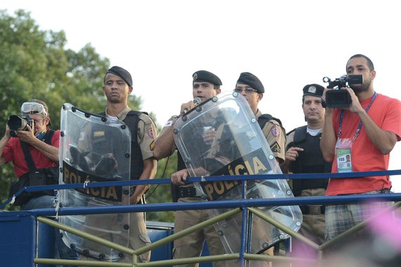 Governador exalta PM e lamenta vandalismo