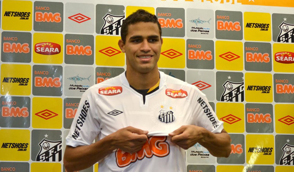 Alan Kardec quer ser o herói do tri