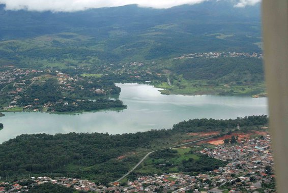 Quase uma tonelada de peixes mortos na Lagoa da Petrobras