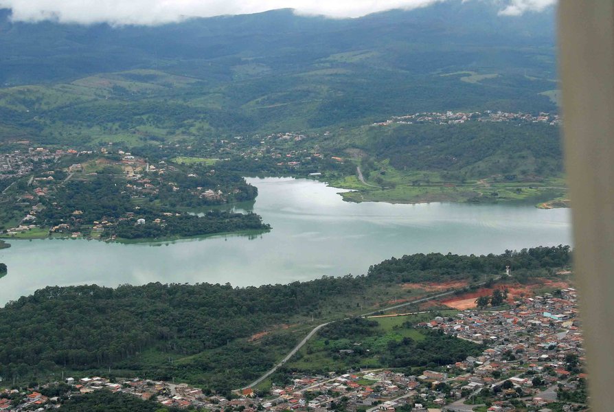 Quase uma tonelada de peixes mortos na Lagoa da Petrobras