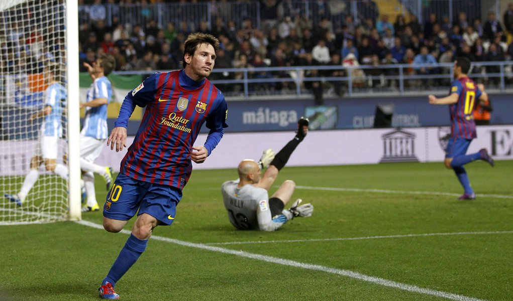 Messi marca três de novo