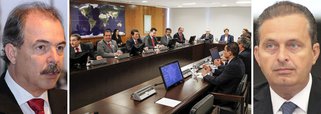 Dilma quer financiamento e voto distrital em consulta