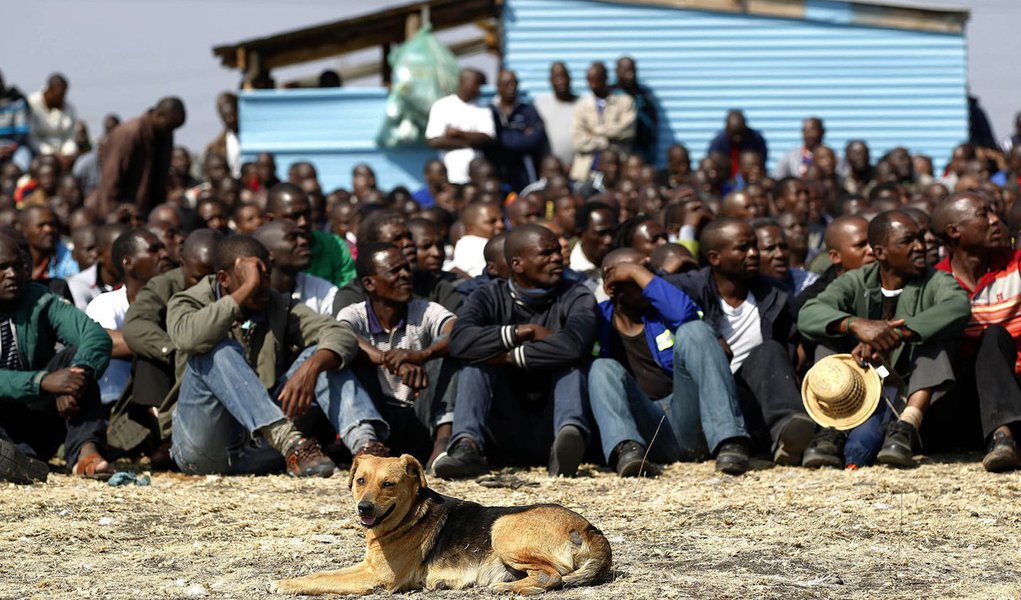 Mineradores grevistas na África do Sul serão demitidos