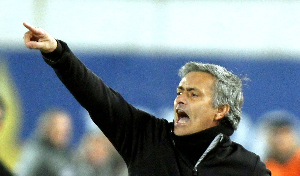 Mourinho não dá braço a torcer nem após pisão de Pepe