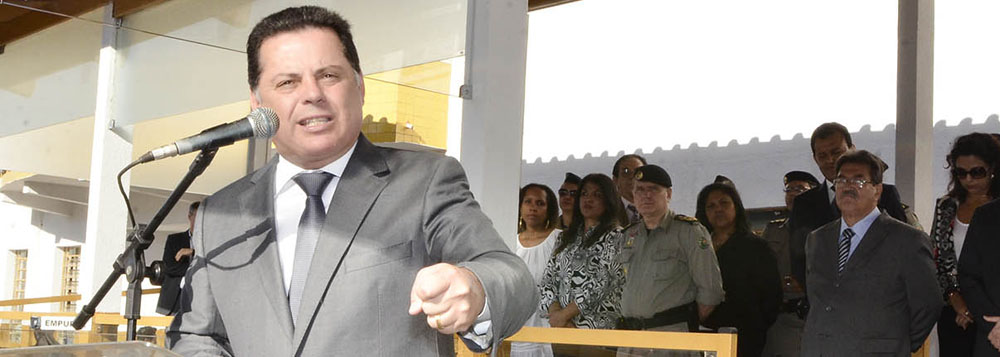 Perillo cobra reforma no pacto federativo