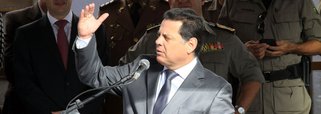 Perillo sanciona lei do passe livre a estudantes